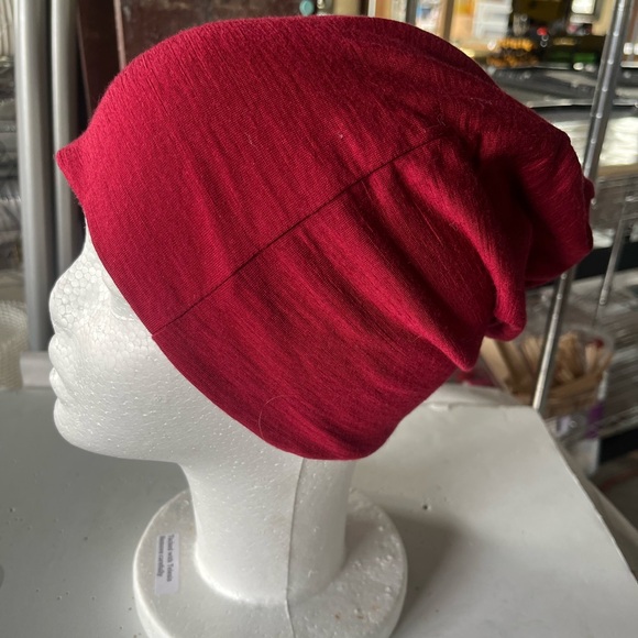 Red Marino wool hat - Picture 6 of 8